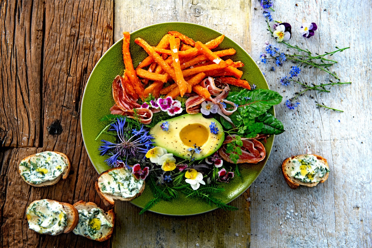 Recept Aviko Sweet Potato Fries met avocadosalade