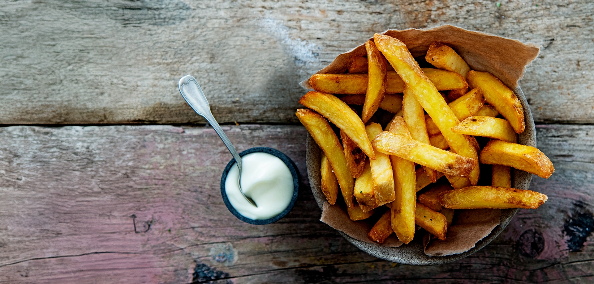 Oerfriet met schil - mayonaise op houtenplanken - Aviko Foodservice