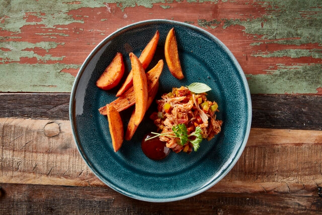 aviko-zoete_aardappelpartjes_met_pulled_chicken