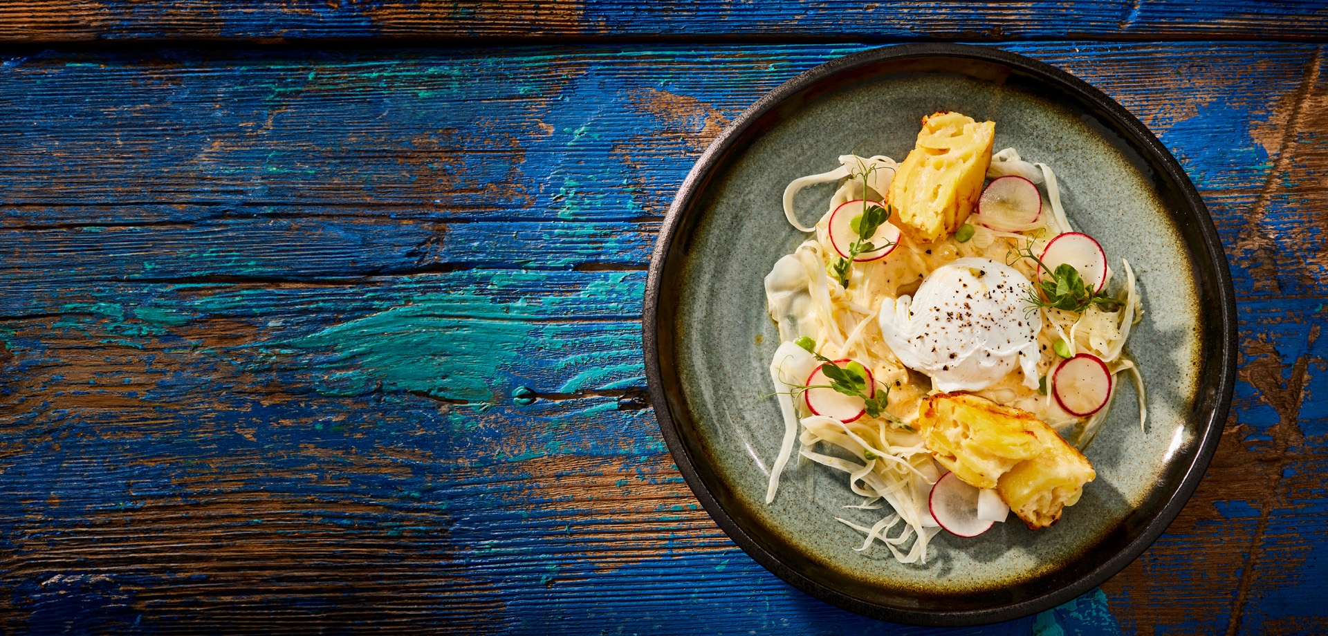 gepocheerd_ei_met_hollandaise_gratin_en_een_crudite_van_venkel