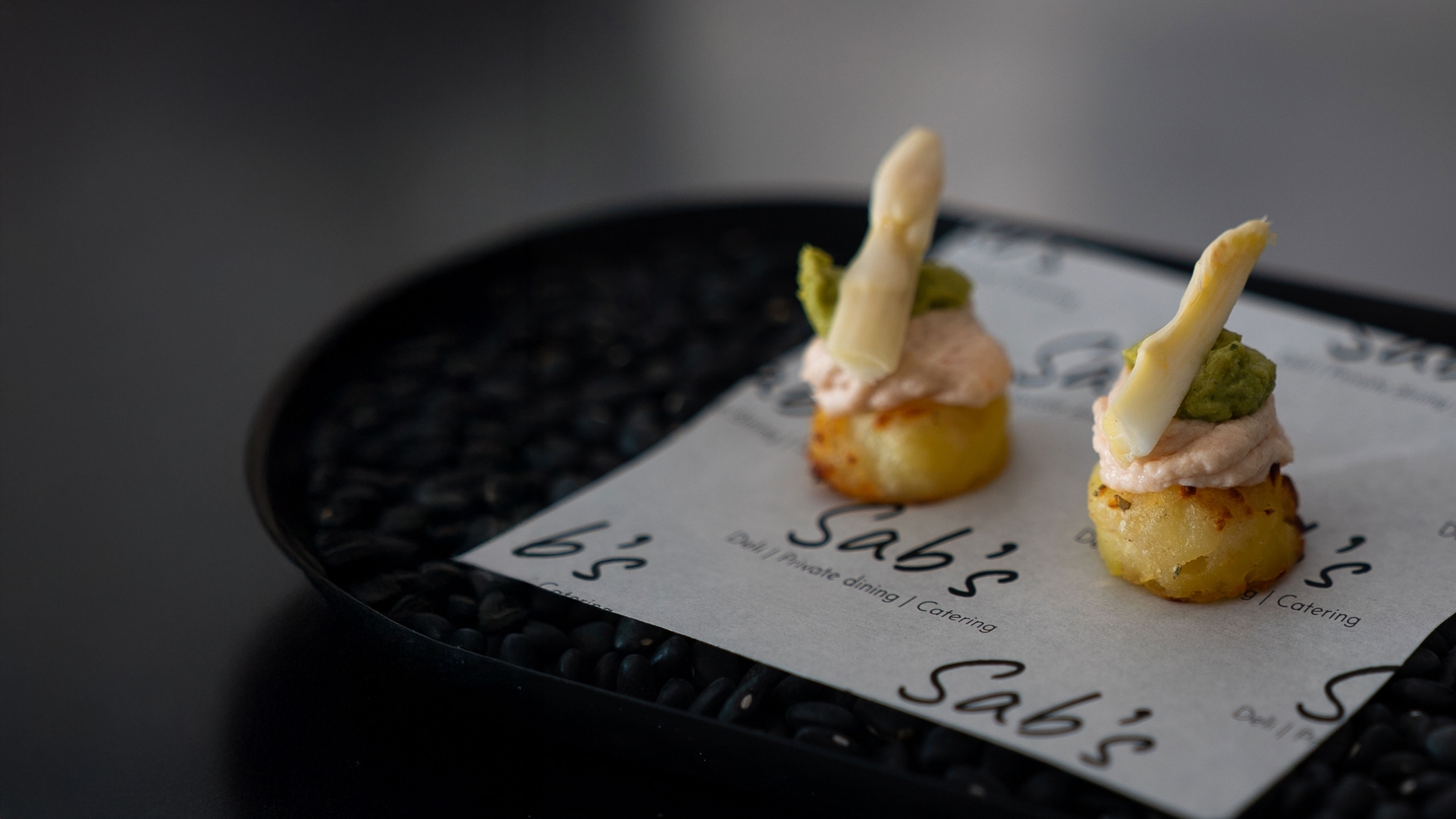 canape-met-artisjok-creme-zalm-en-asperge