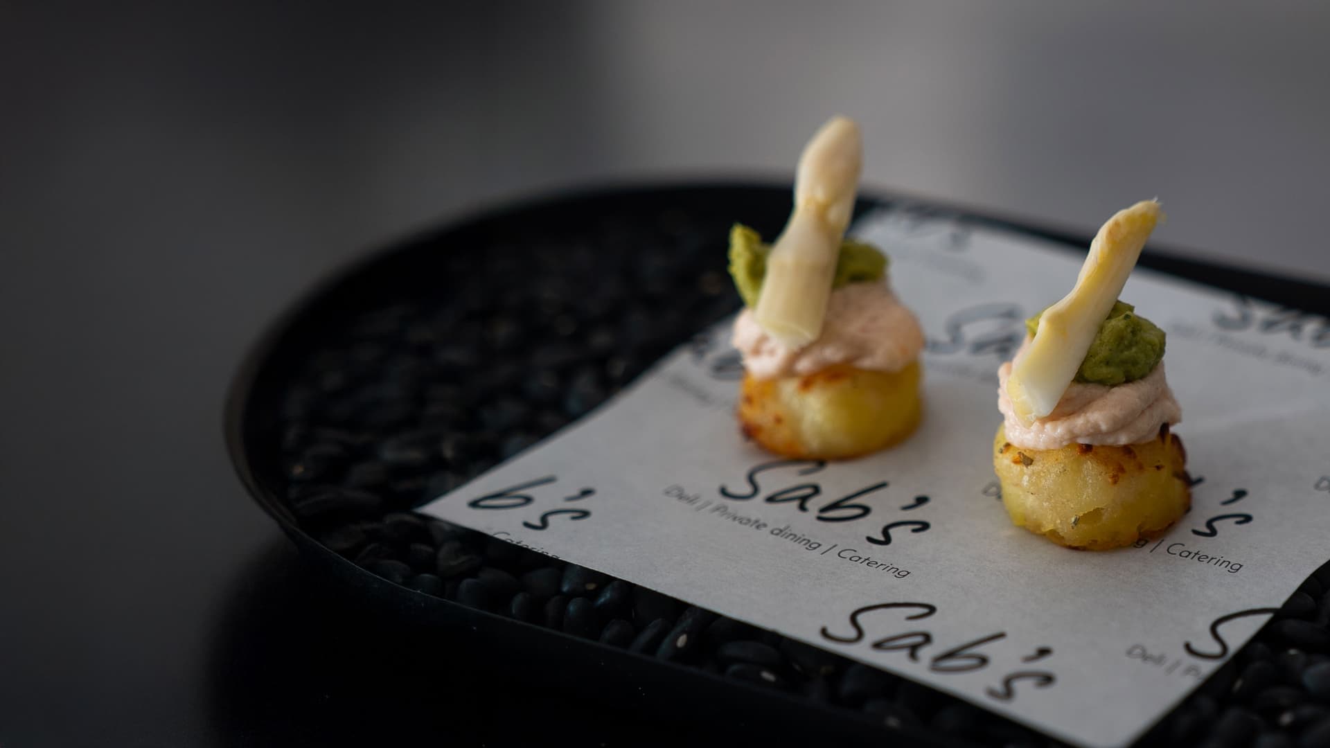 canape-met-artisjok-creme-zalm-en-asperge