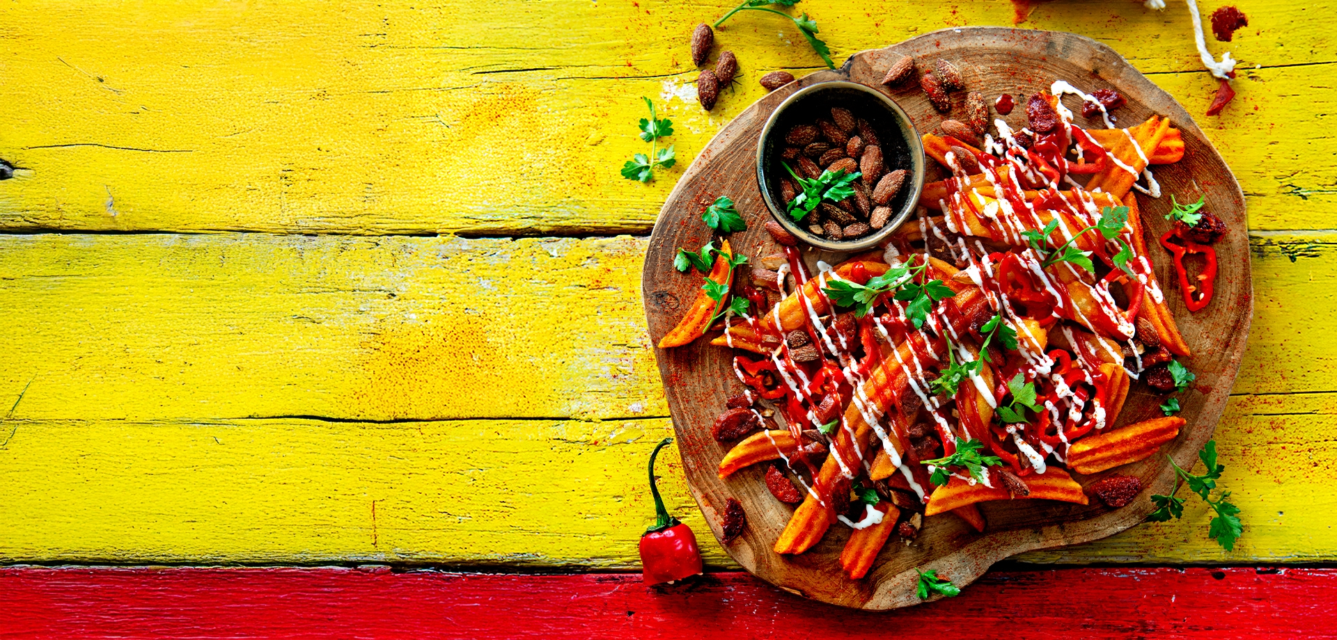 Loaded Fries in Bravas-stijl
