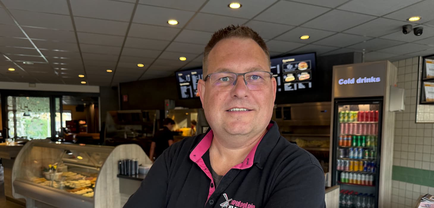 Marcel-van-Veen-portret-binnen-in-Snack-Plaza-&-Brasserie-Meuleplein