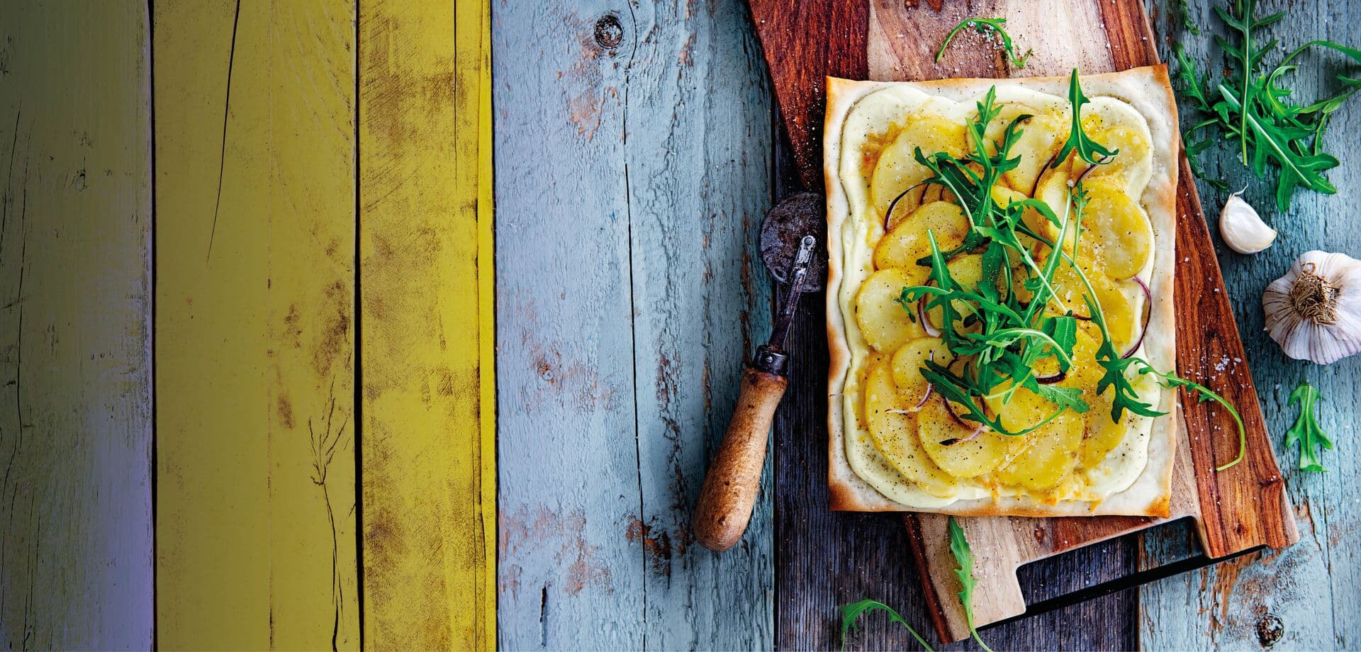 Flammkuchen with thin wedges