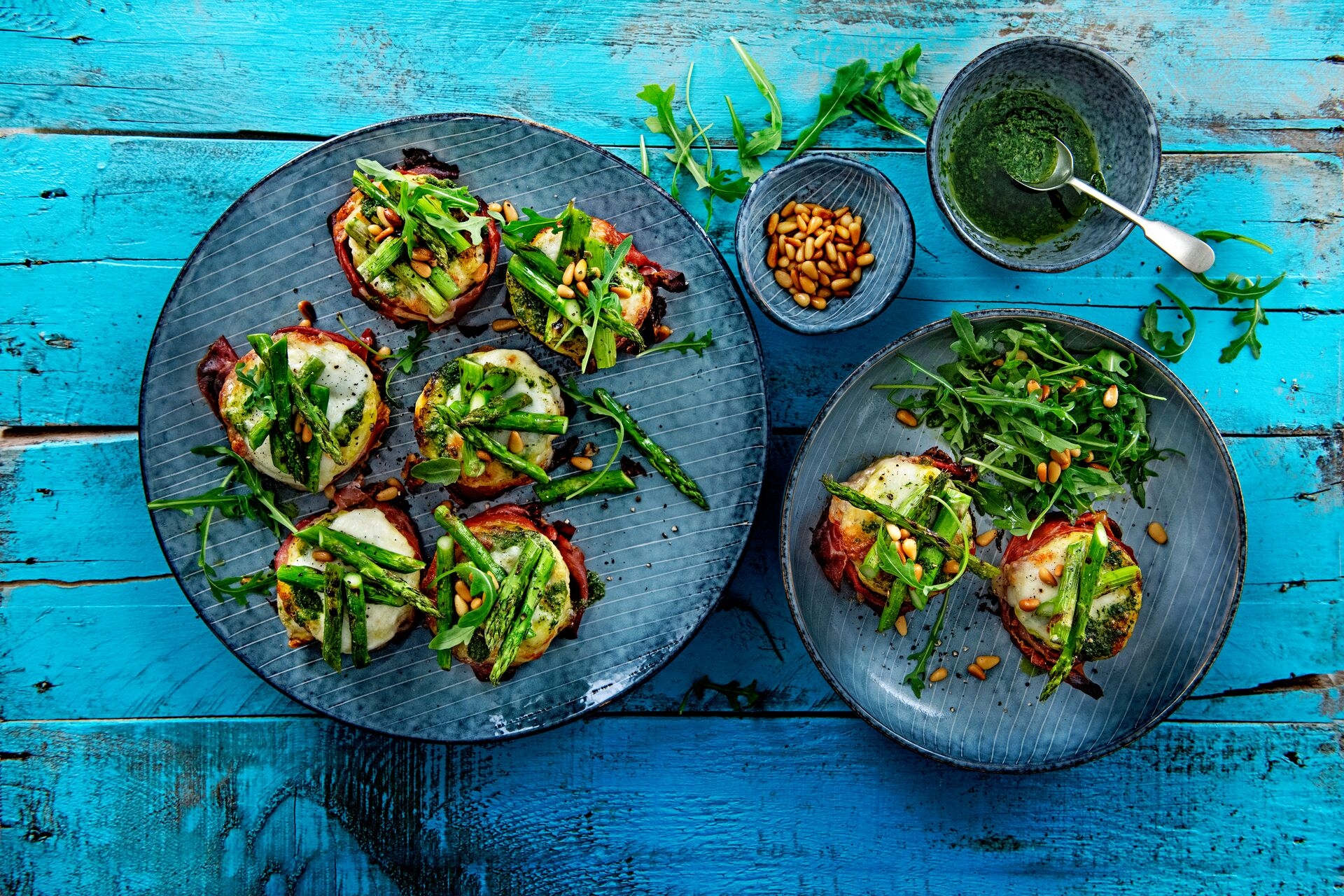 aardappelgratins-tijm---rozemarijn-met-groene-asperges-en-parmaham